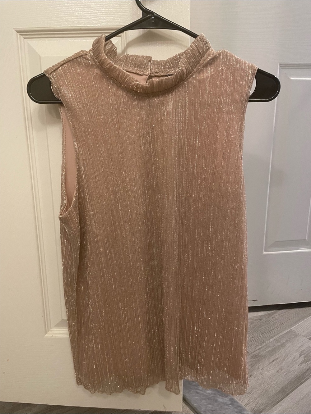 Adiva sleeveless mauvey pink crewneck ruffle top Sz M, NWOT.shimmery fully lined